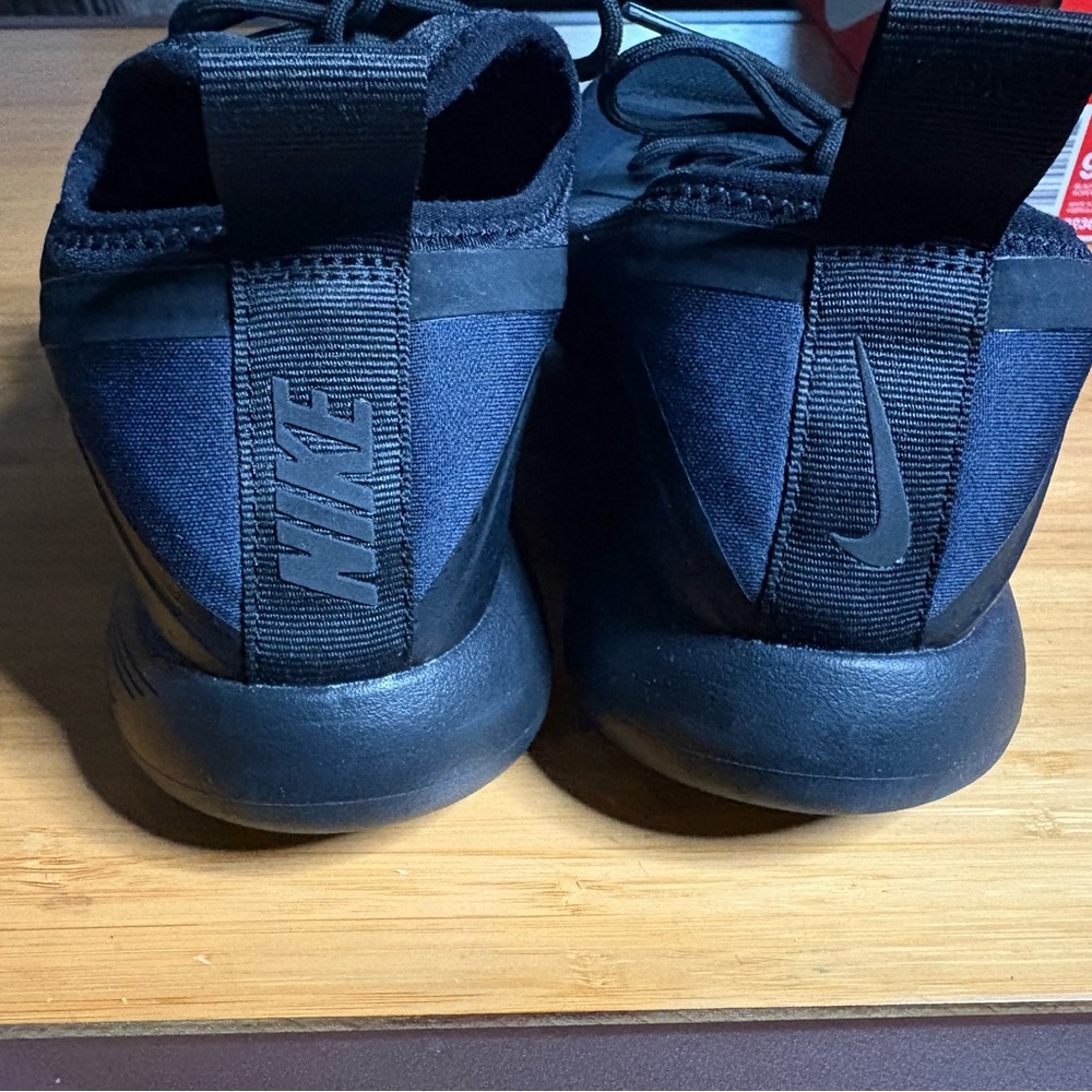Nike Black and Dark Obsidian- Lunarcharge Essential. Size 9.5 - Picture 4 of 10